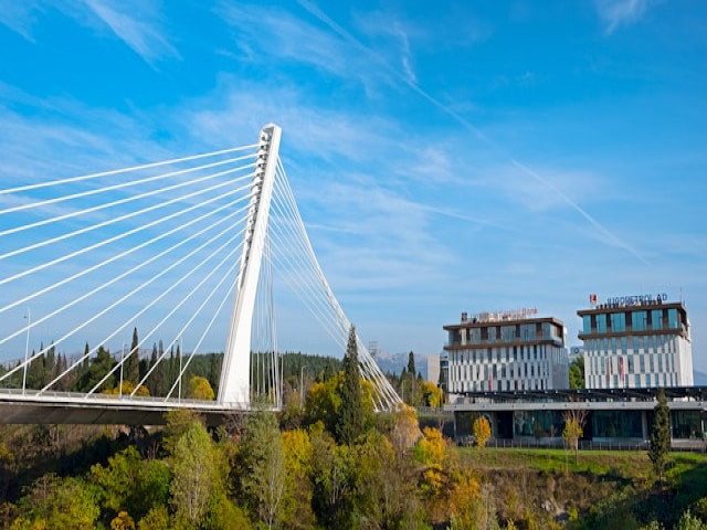 დაიქირავეთ მანქანა podgorica-ში ანაბრის გარეშე, იაფად. Onetworent არის მანქანის გაქირავების სერვისი კურორტებსა და ქალაქებში ადგილობრივი გაქირავების კომპანიებისგან